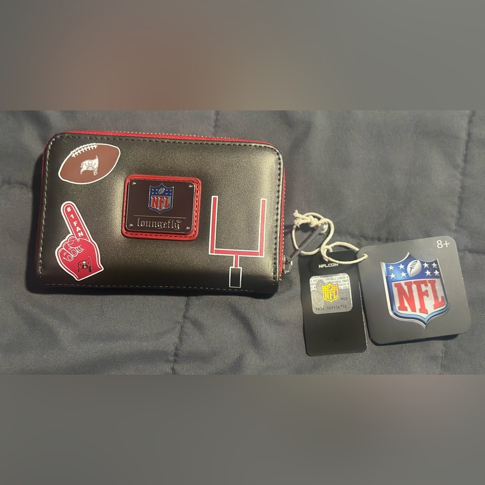 Loungefly Tampa Bay Buccaneers Wallet